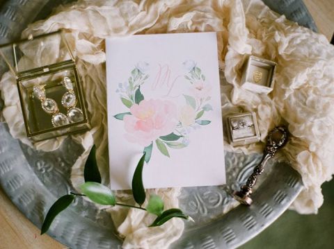 Fresh Floral Ideas with Antique Wedding Style
