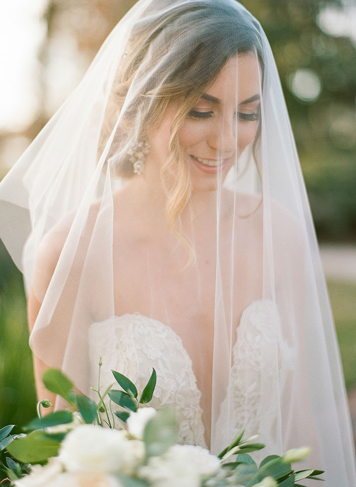 Emerald & Gold Holiday Wedding Inspiration - Hey Wedding Lady