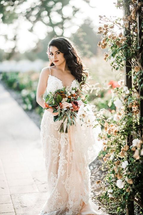 https://heyweddinglady.com/wp-content/uploads/2019/05/20-61174-post/14-southern-california-spanish-wedding-style-boho-flair-700x1052(pp_w480_h721).jpg