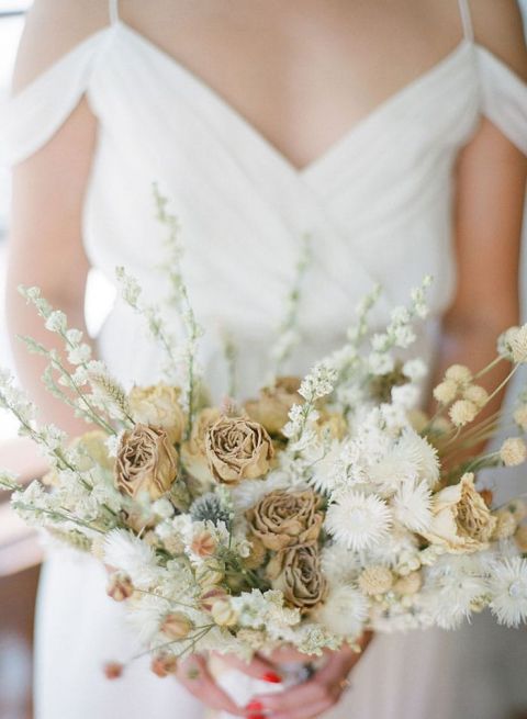 The Drama Of Dried Flowers For An Organic And Elegant Wedding Day Hey Wedding Lady