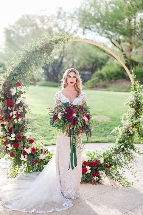 Classic Red and Green for a Christmas Wedding in the Winter