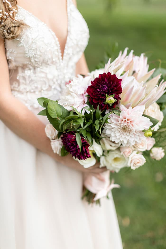 Orange County Wedding Day with a Circular Ceremony Arch - Hey Wedding Lady