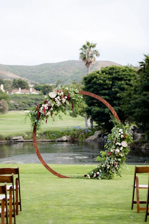 Orange County Wedding Day With A Circular Ceremony Arch Hey Wedding Lady