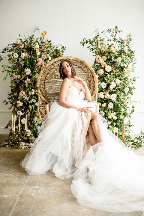 An Architectural Bridal Gown Meets Free Form Flowers Hey Wedding