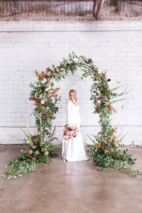 Industrial Farmhouse Decor - Rustic Meets Warehouse Wedding - Hey ...