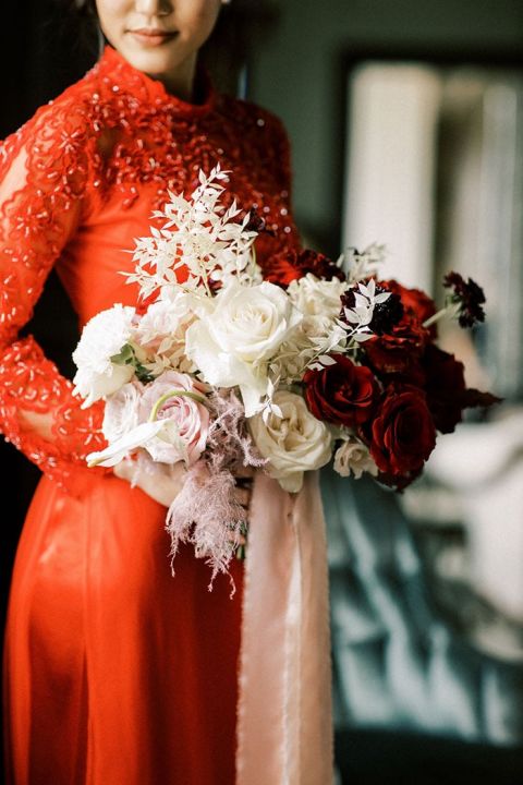 Small Wedding Ceremony with Bold Modern Flowers - Hey Wedding Lady