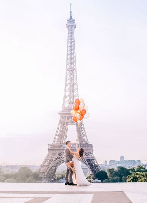 High Slit Tulle Elopement Dress with Colorful Balloons to Elope in Paris