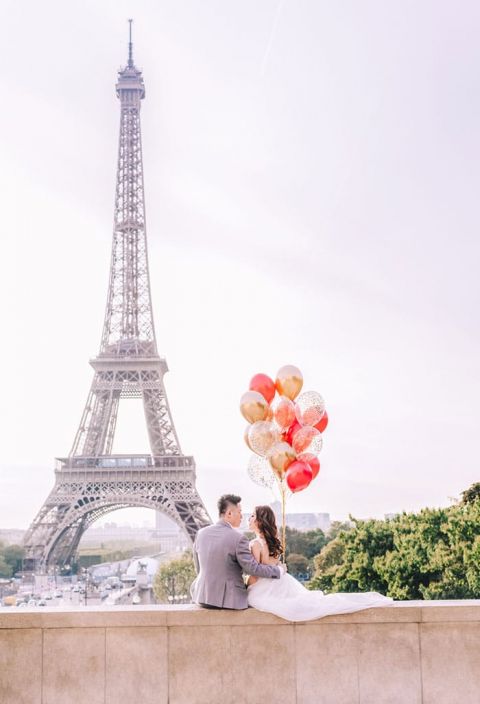 Ideas To Elope In Paris With A Balloon Bouquet 