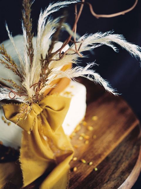 Rendezvous Wedding & Event - I'm loving the pampas grass right now + our  gold candle holders. The mix of black & gold has been 🔥