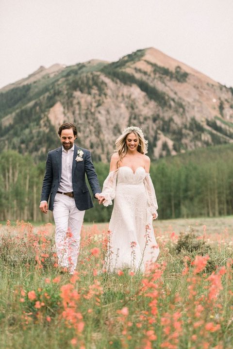  A Mountain Microwedding with Boho Wedding