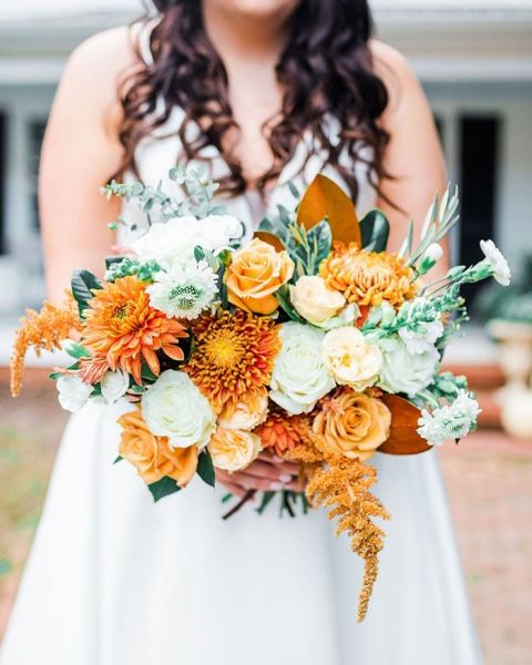 Rich Autumn Orange Bouquet Colors for a Fall Wedding