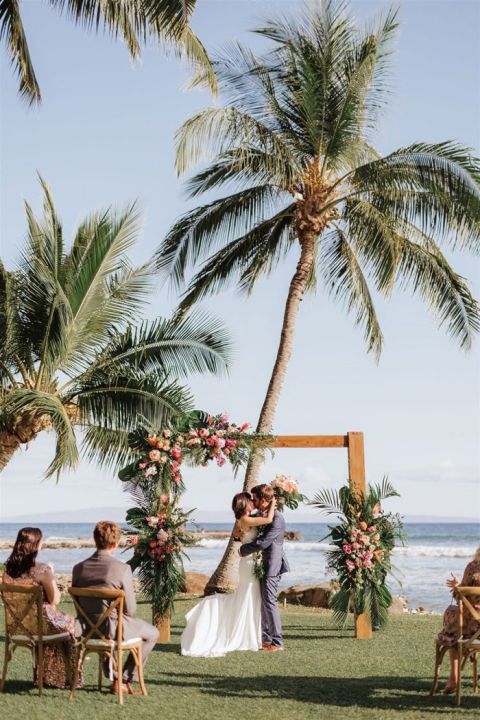 Hawaiian themed wedding outlet attire